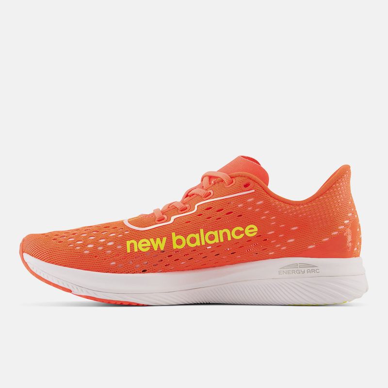 Tênis com amortecimento Feminino pra corridas New Balance Roupas e calçados com as melhores