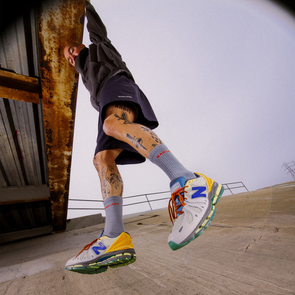 Tênis New Balance 1890 Action Bronson Unisex Cinza e Dourado