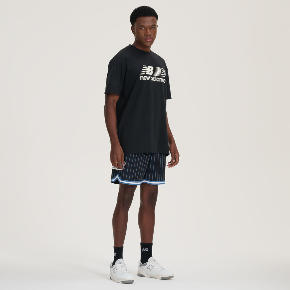 Bermuda-da-New-Balance-preto-com-listras-